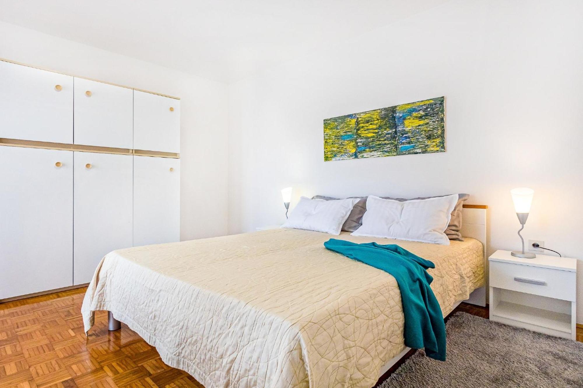 Apartman With A Parking Space - 22511